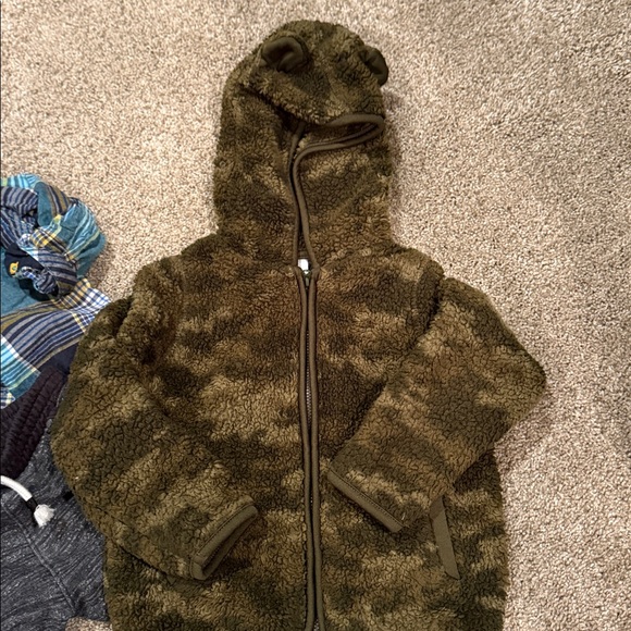 2T Boys weekend vacation bundle. - Picture 4 of 6